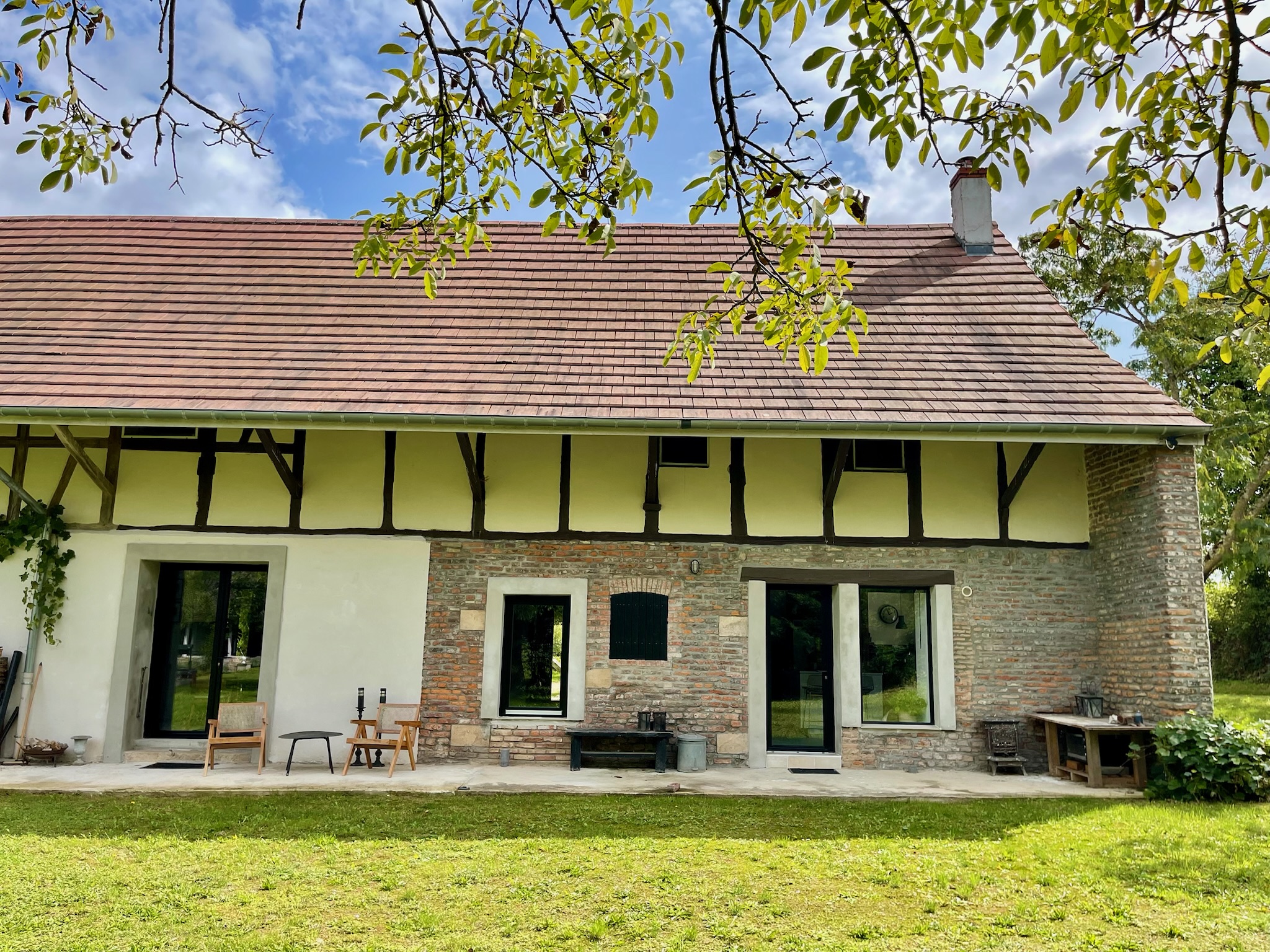 Vakantiehuis La Veranda met vakwerkdetails en grote ramen